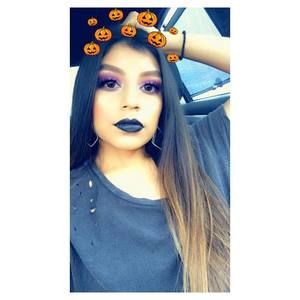 Meet your Posher, Claudia